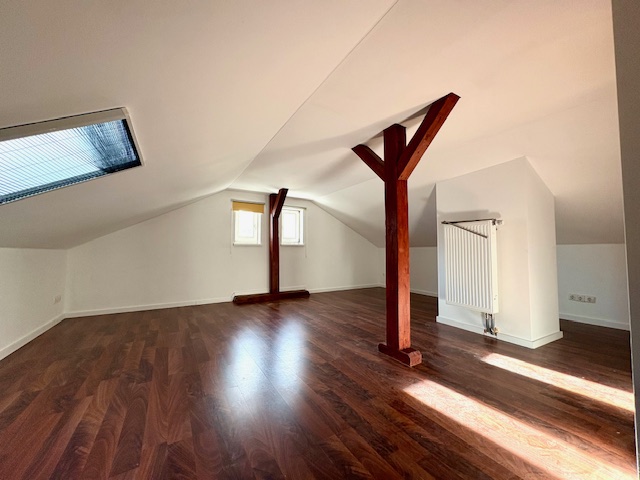 Zimmer-/Studio Dachgeschoss