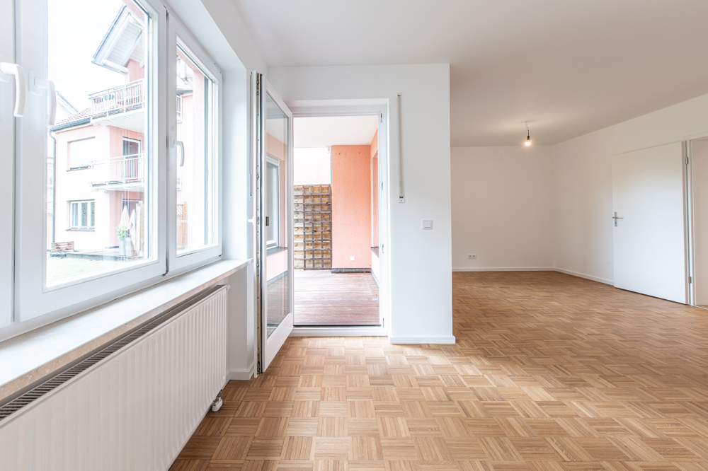 Wohnzimmer mit Blick auf Terrasse